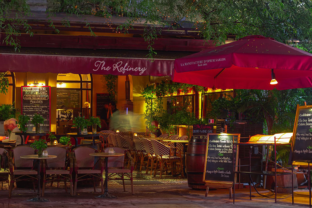 レストラン「リファイナリー（The Refinery）」外観
