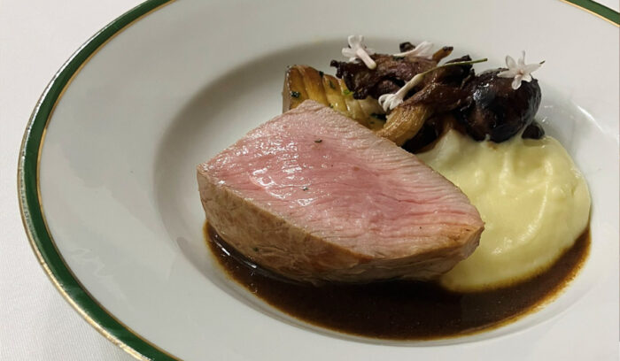 パリの美食家が選び取るのは、日本人シェフによる正統派フランス料理店