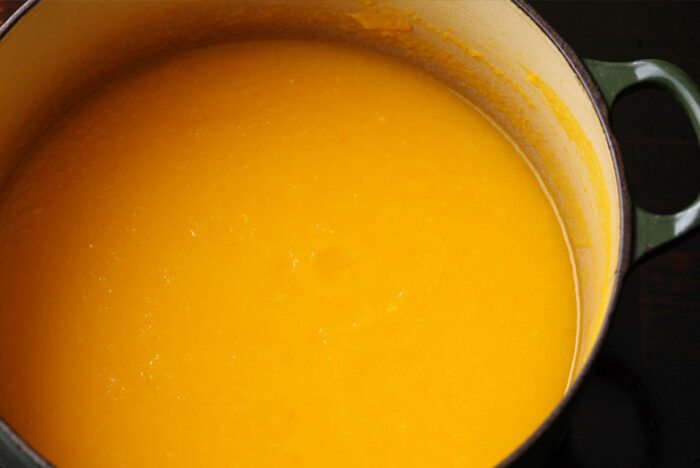 体の芯から温まるイギリスの味「ニンジンとショウガのスープ」