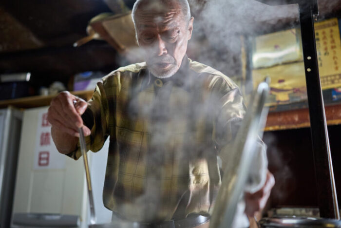 85歳。「お客とようだい（余計なこと）言うておるのが、元気の秘訣やろう」<br />
