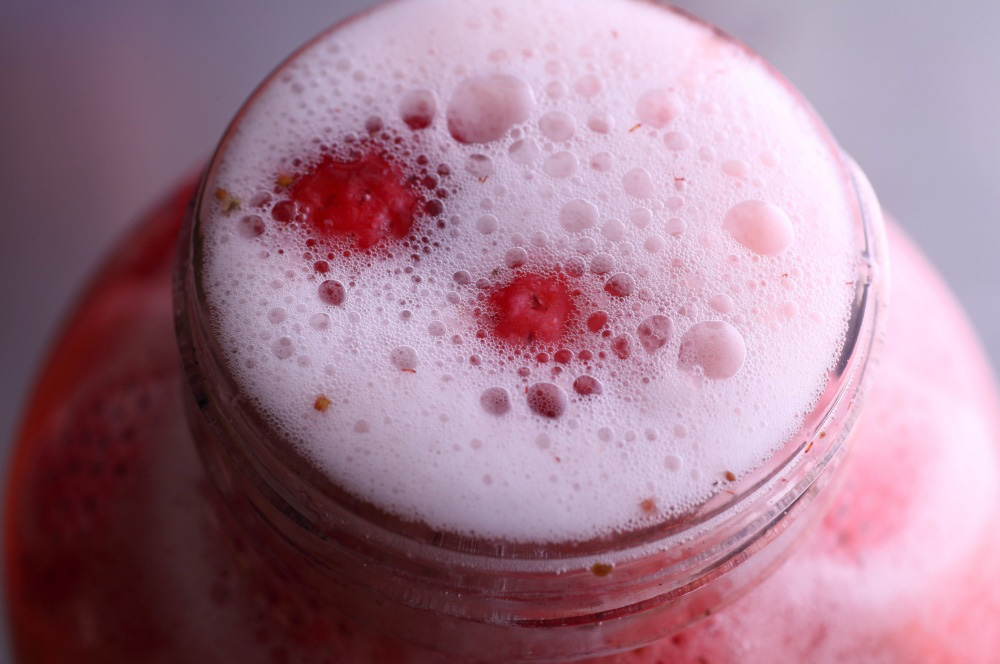 常温で１週間で完成！ ふんわり甘く香る「すり潰しイチゴの酵母」