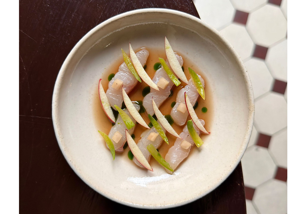 黒クルミのポン酢を添えたパイク（カワカマス）のクルード