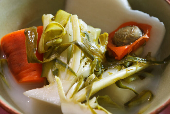 くず野菜が味わい豊かな食材に。漬け汁を育てて楽しむ「野菜の塩水漬け」