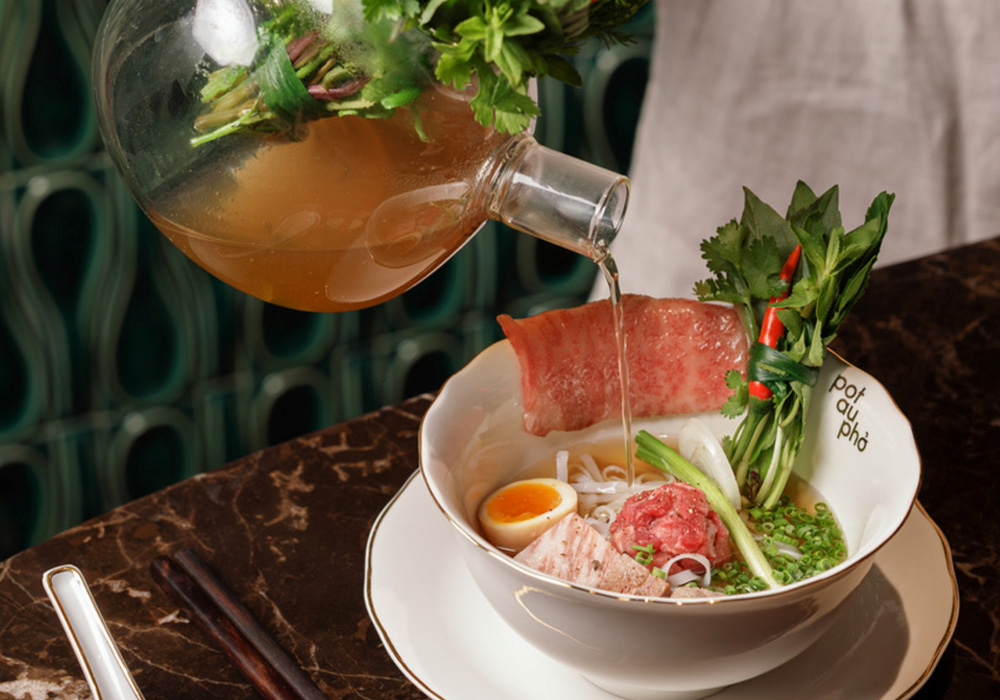 フレンチやラーメンの技を融合　ベトナム初のミシュランシェフが挑むフォーの再構築