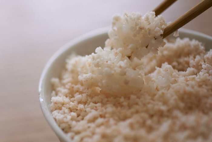 エビ、酒、塩だけなのに箸が止まらない「エビの鉄火丼」