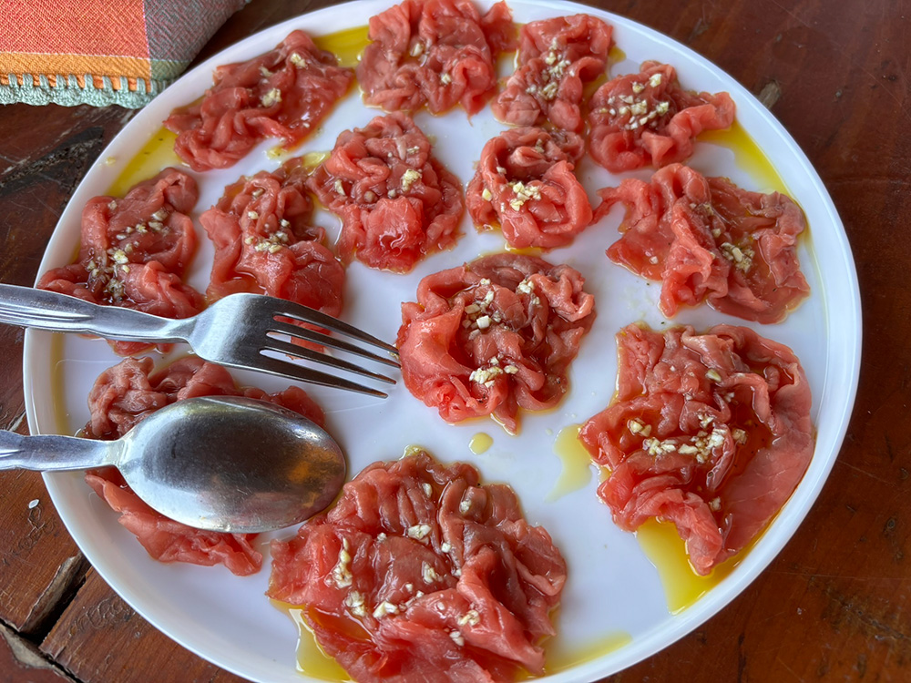 柔らかな赤身のピエモンテ牛の最高峰。繁殖から精肉販売まで手掛ける一家の話