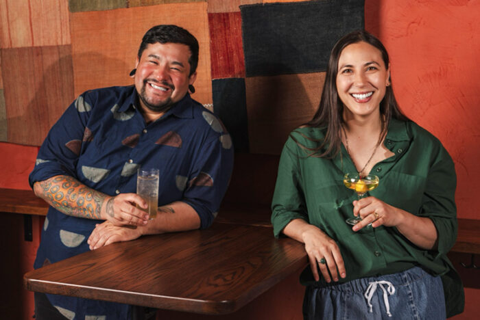 日本酒・焼酎を和食から解放。世界で活躍するバーテンダーコンビが開いた「近所の立ち飲みバー」