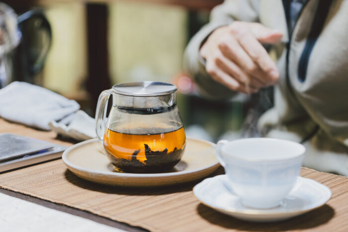 お茶作りの原理原則。「芯水」をいかにきれいに抜くか「和紅茶」
